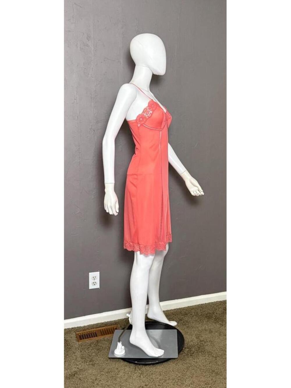 Vintage 1960's Coral Lacy Slip Dress from St. Michael of Britian size 36 - Picture 4 of 15